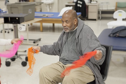 Parkinson's patient participating in an exercize program. 